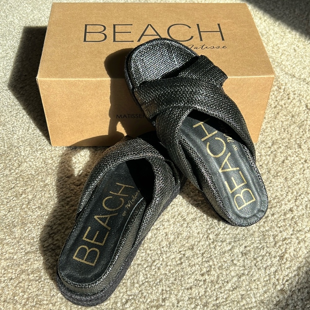 New women’s black sandals, BEACH by Matisse